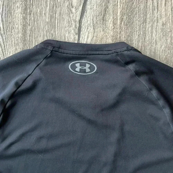 Under Armour Shirt Black Three Quarter Sleeve Moisture Wicking Shirt Size Medium - Picture 7 of 7
